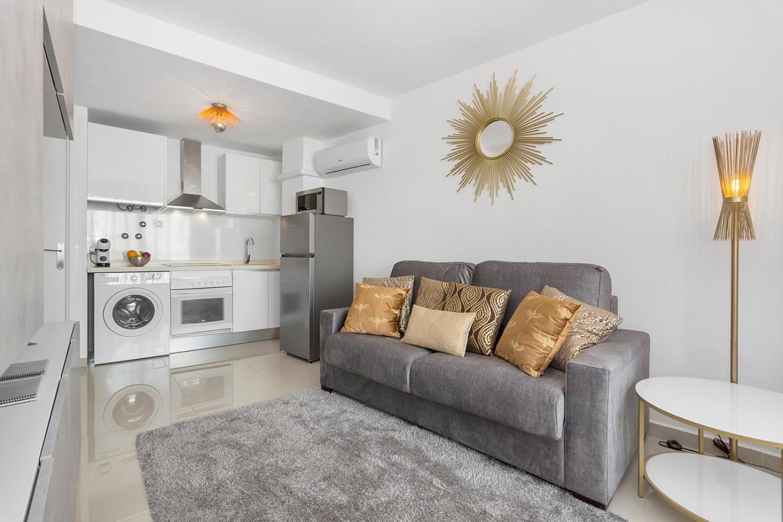 Reel Apartments- Walk To The Beach And Centre Торрев'єха Екстер'єр фото