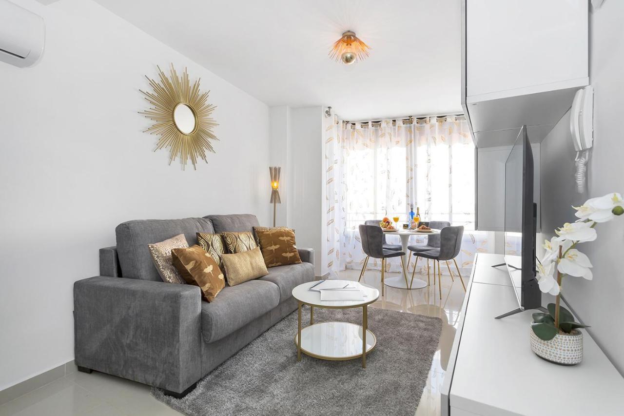 Reel Apartments- Walk To The Beach And Centre Торрев'єха Екстер'єр фото