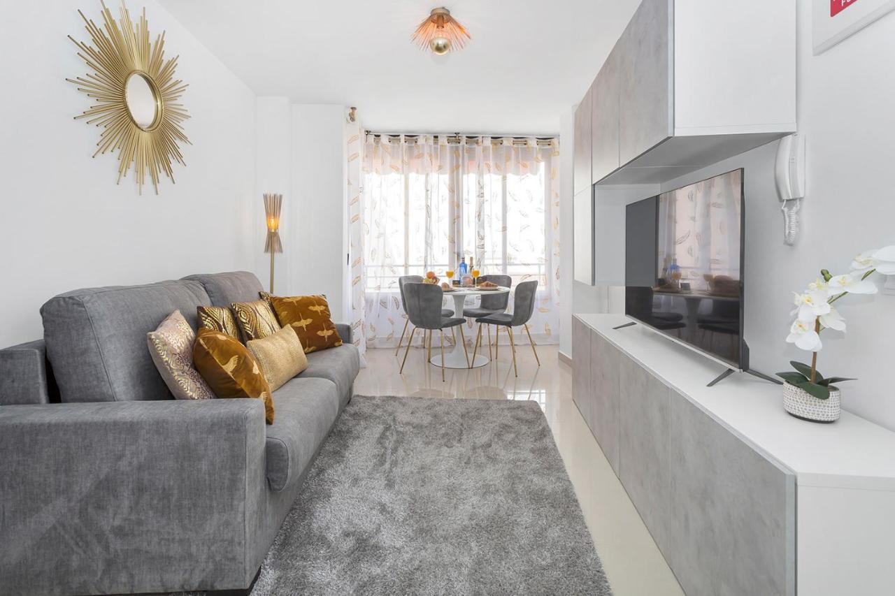 Reel Apartments- Walk To The Beach And Centre Торрев'єха Екстер'єр фото
