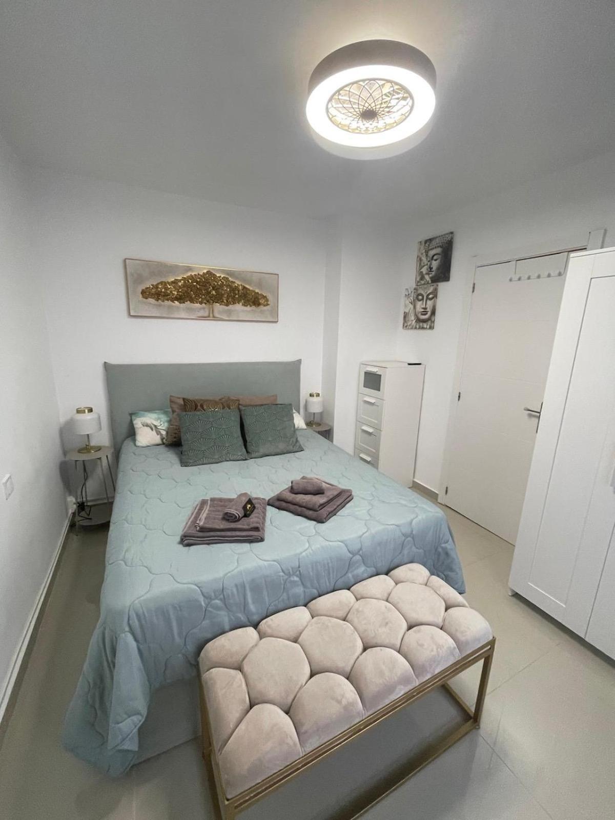 Reel Apartments- Walk To The Beach And Centre Торрев'єха Екстер'єр фото
